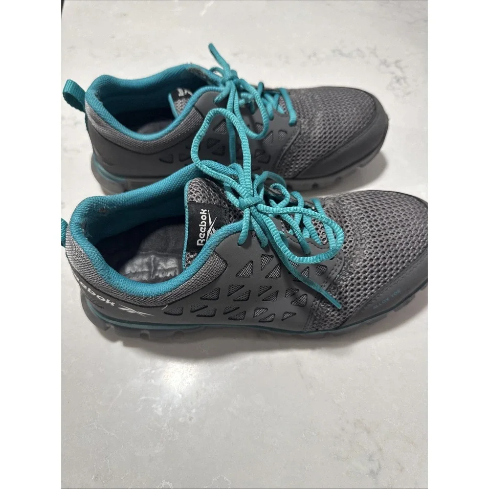 REEBOK WOMENS SAFETY TOE WORK SHOES ALLOY TOE SZ. 9.5 M NEW WITHOUT BOX